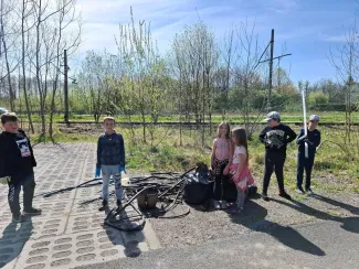 na zdjęciu zbieranie śmieci w Wapienicy 