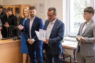na zdjęciu osoby podczas otwarcia pracowni