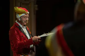 na zdjęciu osoby na scenie