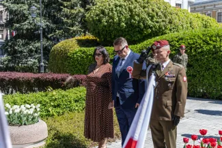 na zdjęciu osoby podczas uroczystości