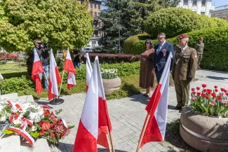 na zdjęciu osoby podczas uroczystości