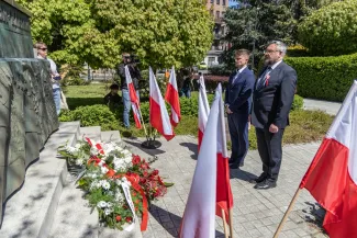 na zdjęciu osoby podczas uroczystości