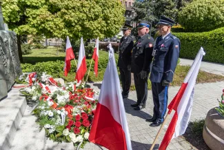 na zdjęciu osoby podczas uroczystości