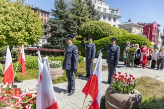na zdjęciu osoby podczas uroczystości