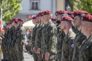 na zdjęciu osoby podczas uroczystości