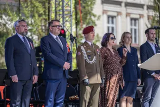 na zdjęciu osoby podczas uroczystości
