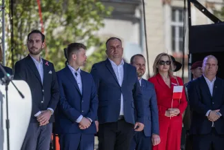 na zdjęciu osoby podczas uroczystości