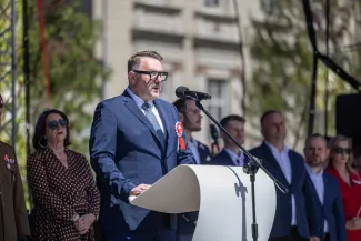 na zdjęciu osoby podczas uroczystości