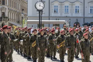 na zdjęciu osoby podczas uroczystości