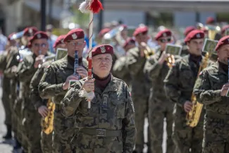 na zdjęciu osoby podczas uroczystości