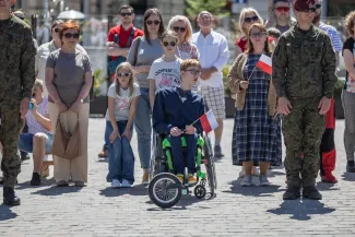 na zdjęciu osoby podczas uroczystości