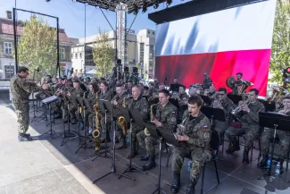 na zdjęciu osoby podczas uroczystości
