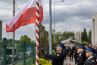 na zdjęciu osoby podczas uroczystości 