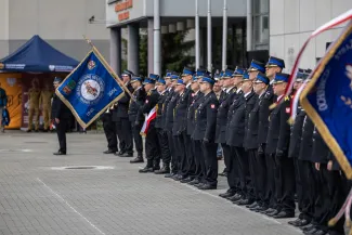 na zdjęciu osoby podczas uroczystości 