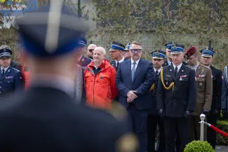 na zdjęciu osoby podczas uroczystości 