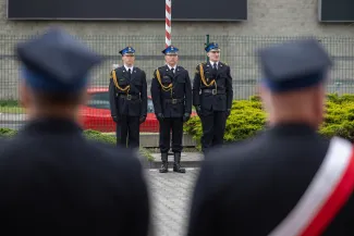na zdjęciu osoby podczas uroczystości 