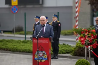 na zdjęciu osoby podczas uroczystości 