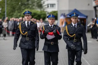 na zdjęciu osoby podczas uroczystości 