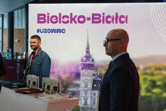 na zdjęciu stoisko miasta
