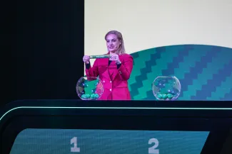 na zdjęciu uroczystość losowania