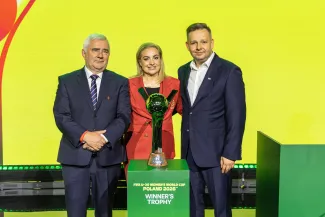 na zdjęciu uroczystość losowania