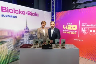 na zdjęciu uroczystość losowania