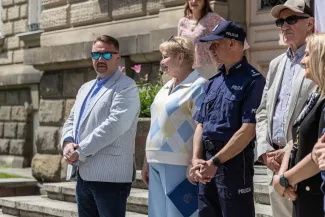 na zdjęciu osoby podczas korowodu
