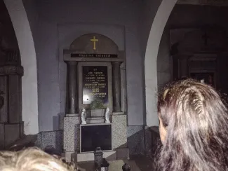 na zdjęciu osoby podczas nocy muzeów