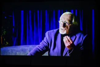 na zdjęciu osoby na scenie