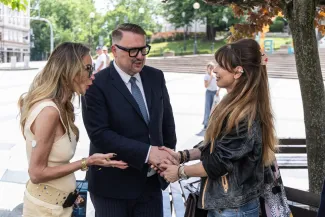 na zdjęciu aktorzy na planie