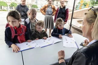 na zdjęciu osoby podczas gry miejskiej