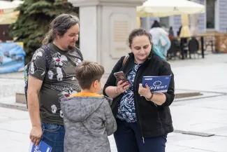 na zdjęciu osoby podczas gry miejskiej