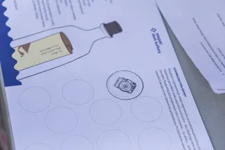 na zdjęciu osoby podczas gry miejskiej