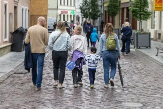 na zdjęciu osoby podczas gry miejskiej