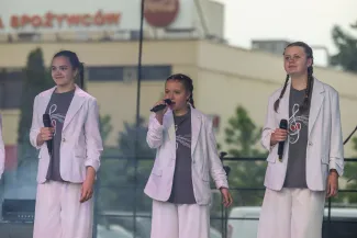 na zdjęciu osoby podczas gry miejskiej
