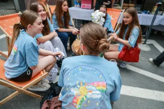 na zdjęciu osoby podczas spotkania