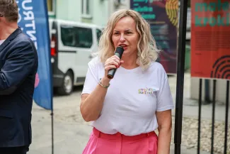 na zdjęciu osoby podczas spotkania
