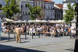na zdjęciu osoby podczas kibicowania 