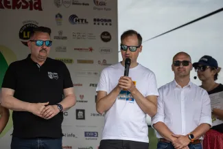 na zdjęciu osoby podczas zawodów