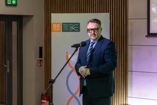 na zdjęciu osoby podczas konferencji