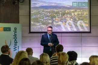 na zdjęciu osoby podczas konferencji