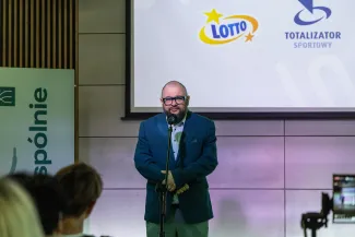 na zdjęciu osoby podczas konferencji