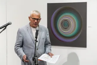 na zdjęciu osoby podczas wystaw
