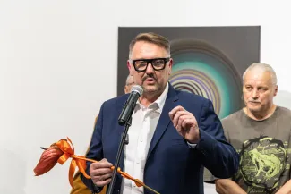 na zdjęciu osoby podczas wystaw