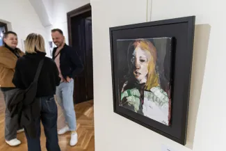 na zdjęciu osoby podczas wystaw