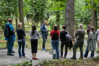 na zdjęciu osoby podczas pikniku