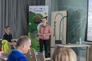na zdjęciu osoby podczas pikniku
