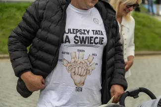 na zdjęciu osoby podczas pikniku
