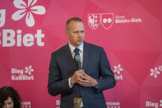 na zdjęciu osoby podczas spotkania