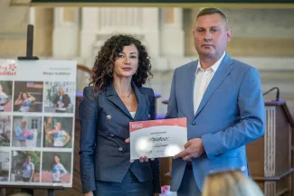 na zdjęciu osoby podczas spotkania